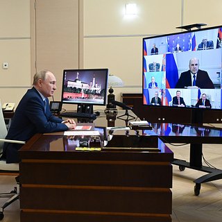 Путин обсудил с Совбезом борьбу с распространением идей неонацизма