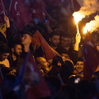 Турецкие города после выборов захлестнули протесты со стрельбой