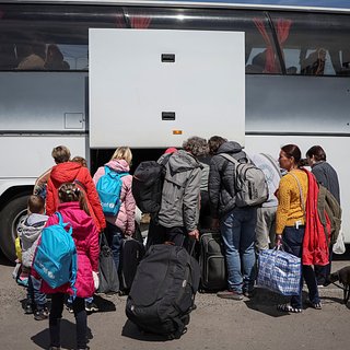 Польша решила перестать платить украинским беженцам