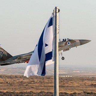 Иран нанес удар по израильской авиабазе баллистическими ракетами