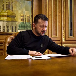 Зеленский подписал закон о мобилизации на Украине