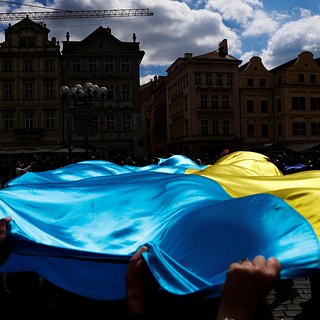 Украинцев призывного возраста оставили без консульских услуг за границей