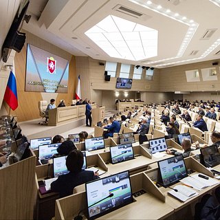 Крымские депутаты забыли выключить микрофон во время заседания