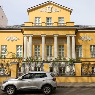 У арестованного замглавы Минобороны нашли роскошную недвижимость за миллиарды рублей. Как на это отреагировали в Кремле?
