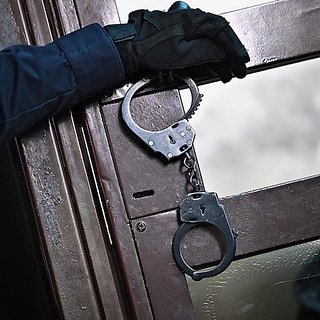 Россиянка расцарапала руки двоим полицейским и была осуждена