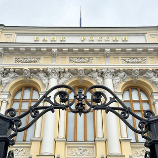 Центробанк оценил влияние санкций против Мосбиржи на поступающую в Россию валюту