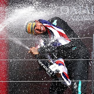 Хэмилтон выиграл в «Формуле-1» впервые с 2021 года