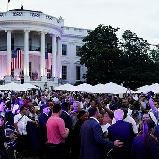 Американцы вышли к Белому дому на митинг против НАТО